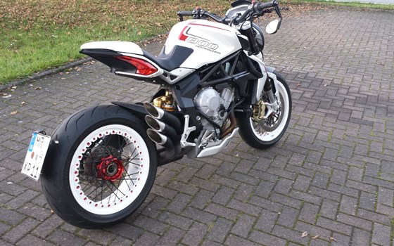 Umgebautes Motorrad MV Agusta Dragster 800 RR von Motorrad Wagner - Bild 7 Umgebautes Motorrad MV Agusta Dragster 800 RR von Motorrad Wagner - Bild 7