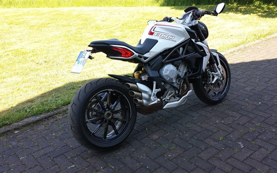 Umgebautes Motorrad MV Agusta Dragster 800 RR von Motorrad Wagner - Bild 8 Umgebautes Motorrad MV Agusta Dragster 800 RR von Motorrad Wagner - Bild 8