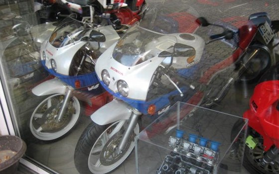 Umgebautes Motorrad Honda VFR 400 R (NC30) von Motorrad Wagner - Bild 13 Umgebautes Motorrad Honda VFR 400 R (NC30) von Motorrad Wagner - Bild 13