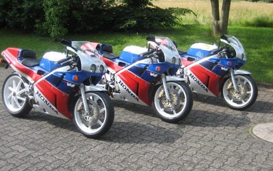 Umgebautes Motorrad Honda VFR 400 R (NC30) von Motorrad Wagner - Bild 2 Umgebautes Motorrad Honda VFR 400 R (NC30) von Motorrad Wagner - Bild 2