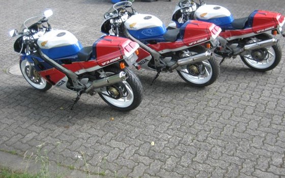 Umgebautes Motorrad Honda VFR 400 R (NC30) von Motorrad Wagner - Bild 6 Umgebautes Motorrad Honda VFR 400 R (NC30) von Motorrad Wagner - Bild 6