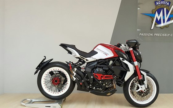 Umgebautes Motorrad MV Agusta Dragster 800 RR von Motorrad Scheunpflug e.K. - Bild 1 Umgebautes Motorrad MV Agusta Dragster 800 RR von Motorrad Scheunpflug e.K. - Bild 1