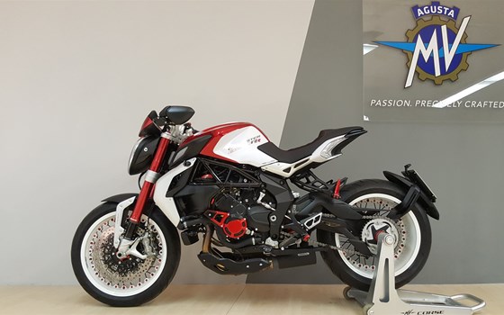 Umgebautes Motorrad MV Agusta Dragster 800 RR von Motorrad Scheunpflug e.K. - Bild 2 Umgebautes Motorrad MV Agusta Dragster 800 RR von Motorrad Scheunpflug e.K. - Bild 2
