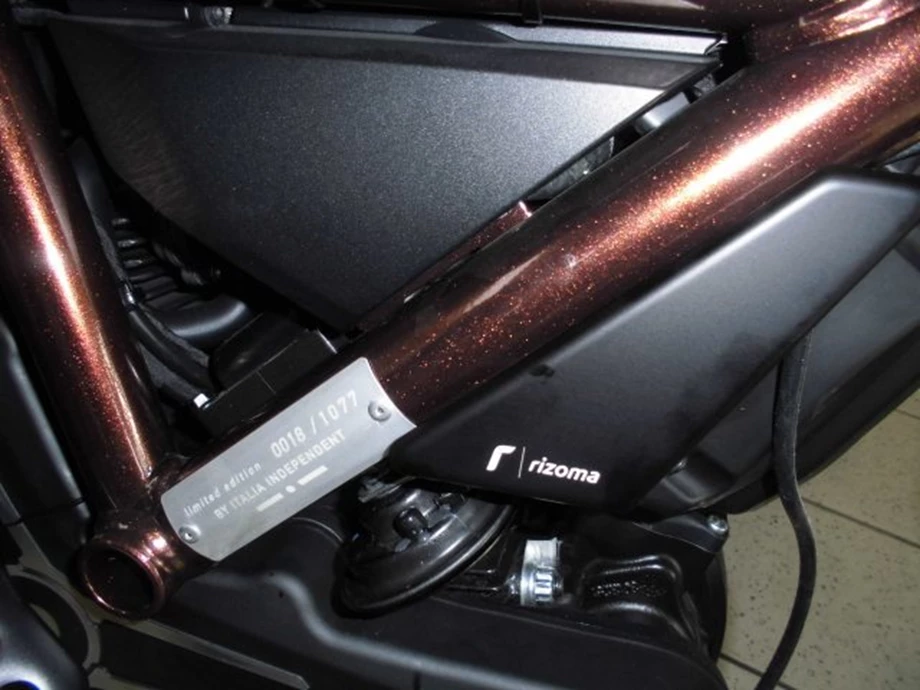 Umbgebautes Motorrad Ducati Scrambler Full Throttle Bild 24: Umbgebautes Motorrad Ducati Scrambler Full Throttle