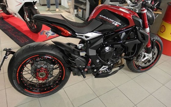 Umgebautes Motorrad MV Agusta Dragster 800 RR von A.T.T.-Tiedemann-Motorräder e.Kfm - Bild 16 Umgebautes Motorrad MV Agusta Dragster 800 RR von A.T.T.-Tiedemann-Motorräder e.Kfm - Bild 16