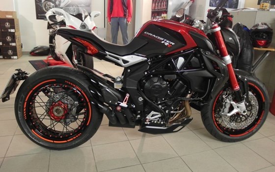 Umgebautes Motorrad MV Agusta Dragster 800 RR von A.T.T.-Tiedemann-Motorräder e.Kfm - Bild 20 Umgebautes Motorrad MV Agusta Dragster 800 RR von A.T.T.-Tiedemann-Motorräder e.Kfm - Bild 20