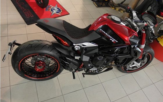 Umgebautes Motorrad MV Agusta Dragster 800 RR von A.T.T.-Tiedemann-Motorräder e.Kfm - Bild 21 Umgebautes Motorrad MV Agusta Dragster 800 RR von A.T.T.-Tiedemann-Motorräder e.Kfm - Bild 21