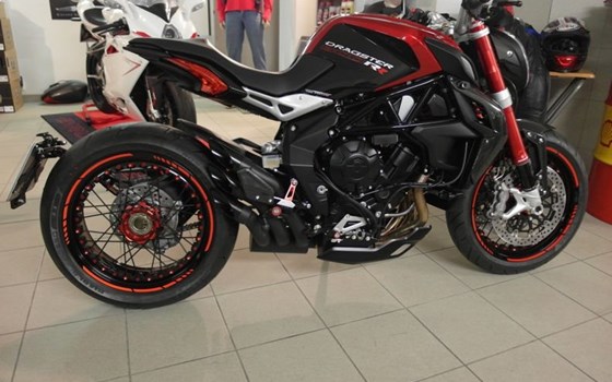 Umgebautes Motorrad MV Agusta Dragster 800 RR von A.T.T.-Tiedemann-Motorräder e.Kfm - Bild 6 Umgebautes Motorrad MV Agusta Dragster 800 RR von A.T.T.-Tiedemann-Motorräder e.Kfm - Bild 6