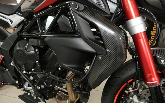 Umgebautes Motorrad MV Agusta Dragster 800 RR von A.T.T.-Tiedemann-Motorräder e.Kfm - Bild 7 Umgebautes Motorrad MV Agusta Dragster 800 RR von A.T.T.-Tiedemann-Motorräder e.Kfm - Bild 7