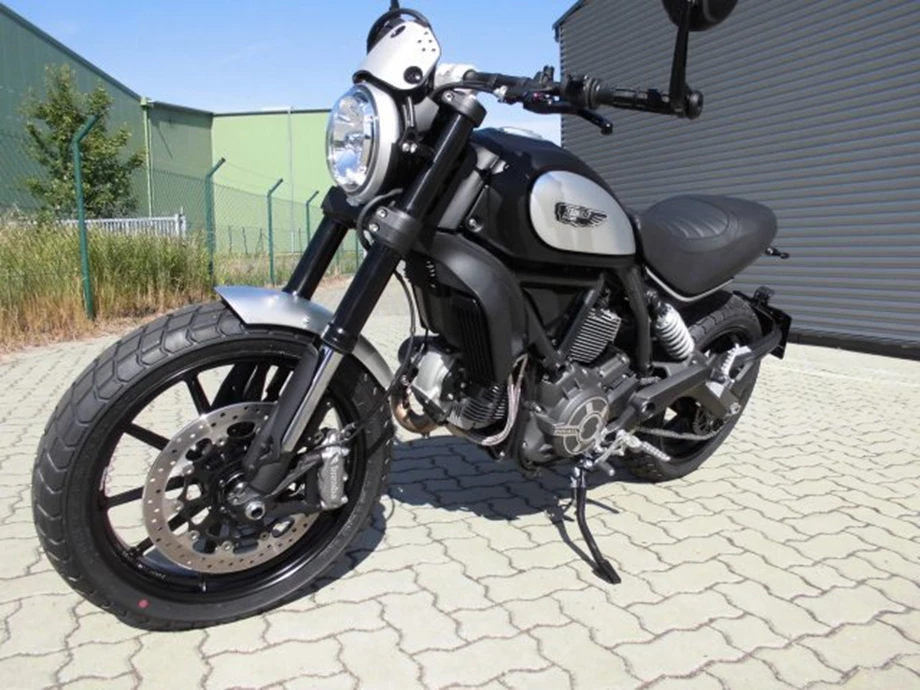 Umbgebautes Motorrad Ducati Scrambler Full Throttle Bild 13: Umbgebautes Motorrad Ducati Scrambler Full Throttle