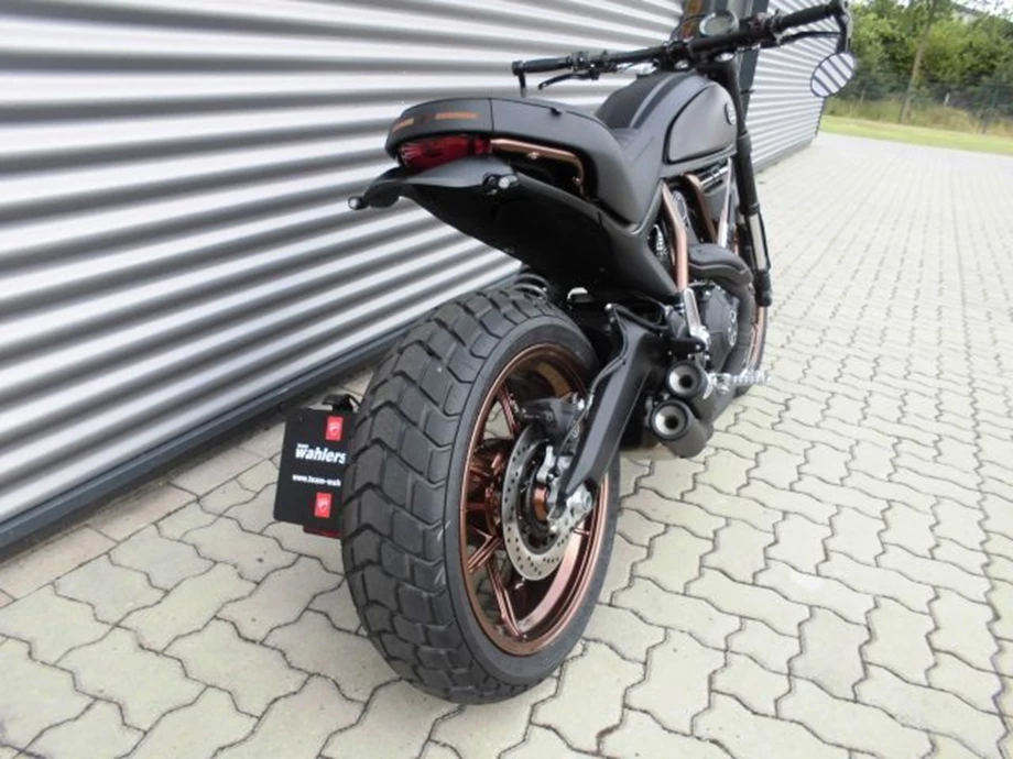 Umbgebautes Motorrad Ducati Scrambler Full Throttle Bild 16: Umbgebautes Motorrad Ducati Scrambler Full Throttle