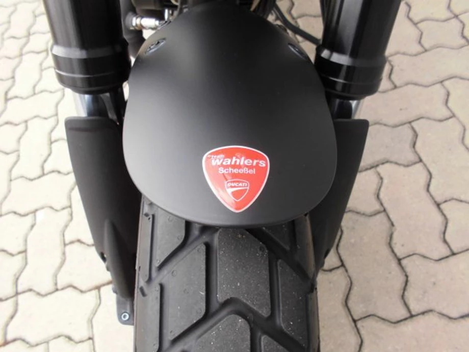 Umbgebautes Motorrad Ducati Scrambler Full Throttle Bild 21: Umbgebautes Motorrad Ducati Scrambler Full Throttle