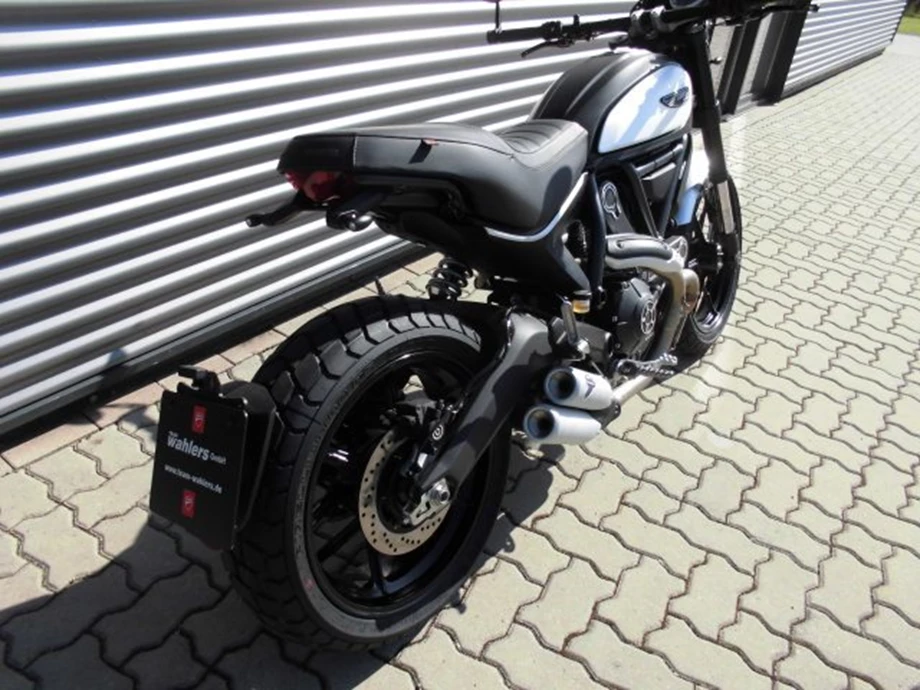 Umbgebautes Motorrad Ducati Scrambler Full Throttle Bild 6: Umbgebautes Motorrad Ducati Scrambler Full Throttle