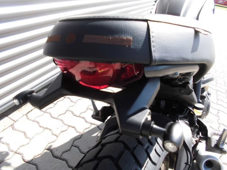 Umbgebautes Motorrad Ducati Scrambler Full Throttle Bild 7: Umbgebautes Motorrad Ducati Scrambler Full Throttle