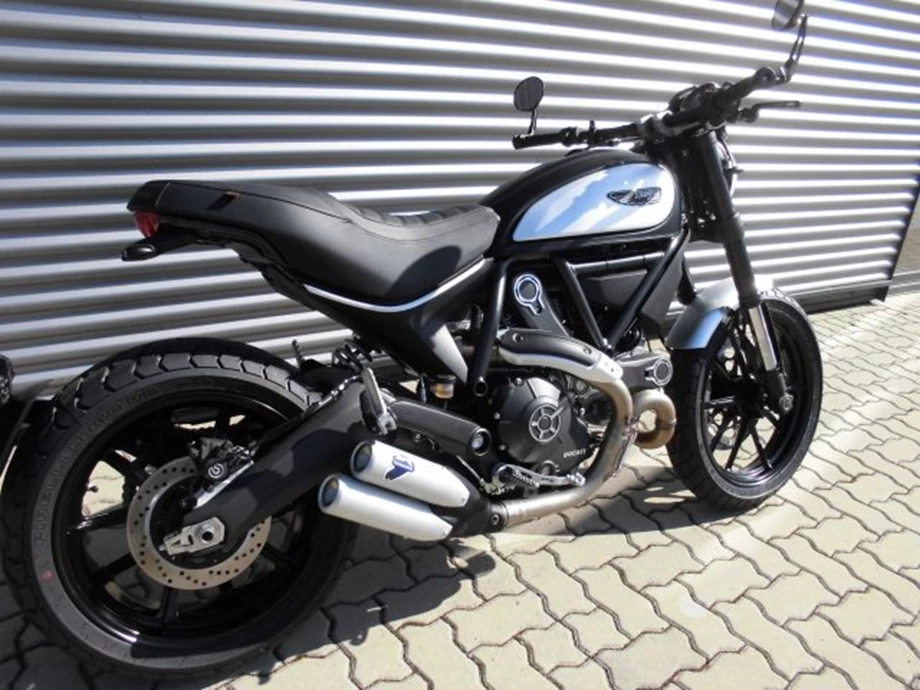 Umbgebautes Motorrad Ducati Scrambler Full Throttle Bild 9: Umbgebautes Motorrad Ducati Scrambler Full Throttle