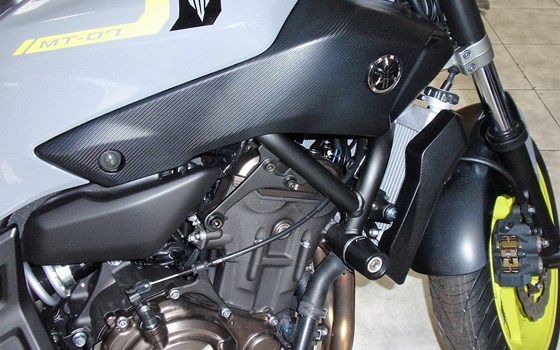 Umgebautes Motorrad Yamaha MT-07 von Zweiradcenter Steyr e.U., Peter Bührer - Bild 3 Umgebautes Motorrad Yamaha MT-07 von Zweiradcenter Steyr e.U., Peter Bührer - Bild 3