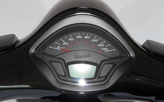 Umgebautes Motorrad Vespa GTS 300 i.e. von Jahelka Zweirad GmbH - Bild 10 Umgebautes Motorrad Vespa GTS 300 i.e. von Jahelka Zweirad GmbH - Bild 10
