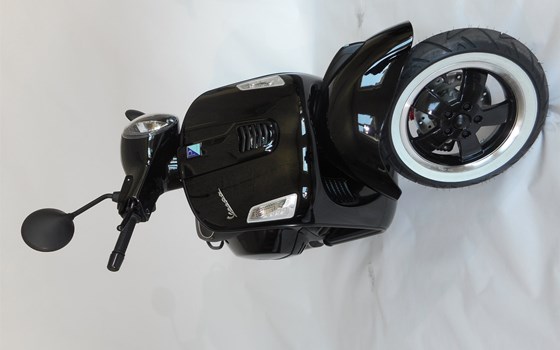 Umgebautes Motorrad Vespa GTS 300 i.e. von Jahelka Zweirad GmbH - Bild 6 Umgebautes Motorrad Vespa GTS 300 i.e. von Jahelka Zweirad GmbH - Bild 6