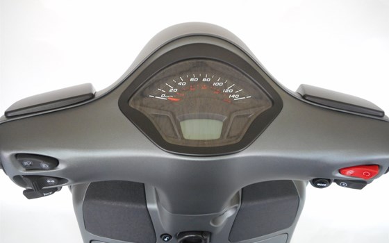 Umgebautes Motorrad Vespa GTS 125 i.e. Super Sport von Jahelka Zweirad GmbH - Bild 7 Umgebautes Motorrad Vespa GTS 125 i.e. Super Sport von Jahelka Zweirad GmbH - Bild 7