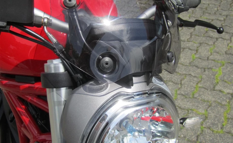 Umbgebautes Motorrad Ducati Monster 821 Bild 10: Umbgebautes Motorrad Ducati Monster 821