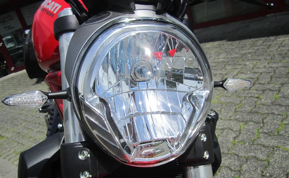 Umbgebautes Motorrad Ducati Monster 821 Bild 3: Umbgebautes Motorrad Ducati Monster 821