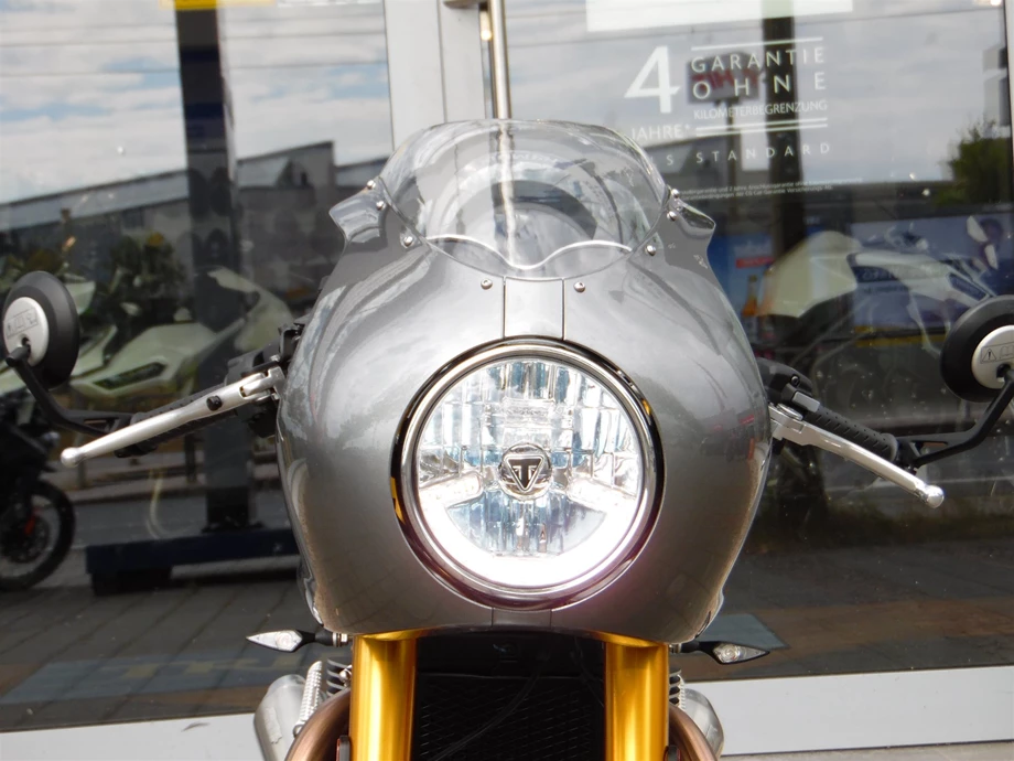 Umbgebautes Motorrad Triumph Thruxton 1200R Bild 5: Umbgebautes Motorrad Triumph Thruxton 1200R