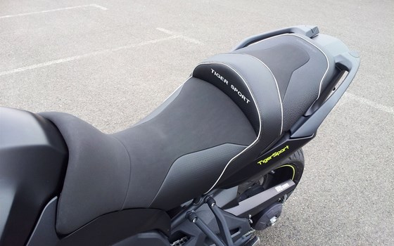 Umgebautes Motorrad Triumph Tiger Sport 1050 von Motorradhaus Löhmer GmbH - Bild 6 Umgebautes Motorrad Triumph Tiger Sport 1050 von Motorradhaus Löhmer GmbH - Bild 6