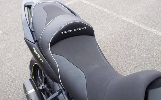 Umgebautes Motorrad Triumph Tiger Sport 1050 von Motorradhaus Löhmer GmbH - Bild 8 Umgebautes Motorrad Triumph Tiger Sport 1050 von Motorradhaus Löhmer GmbH - Bild 8