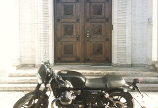 Moto Guzzi V7 II Stone