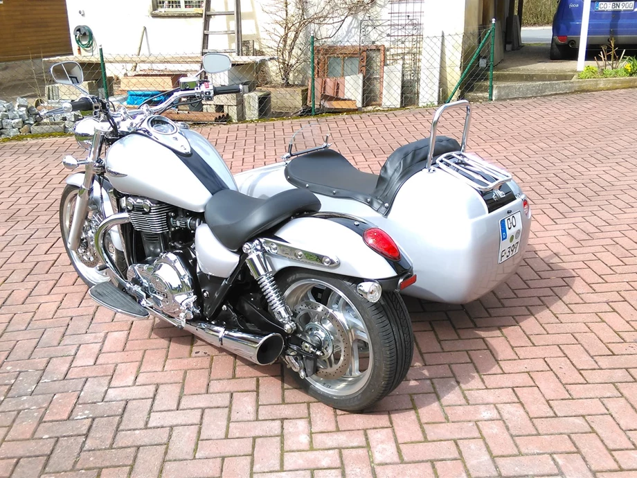 Rebuilt motorbike Triumph Thunderbird Bild 2: Rebuilt motorbike Triumph Thunderbird