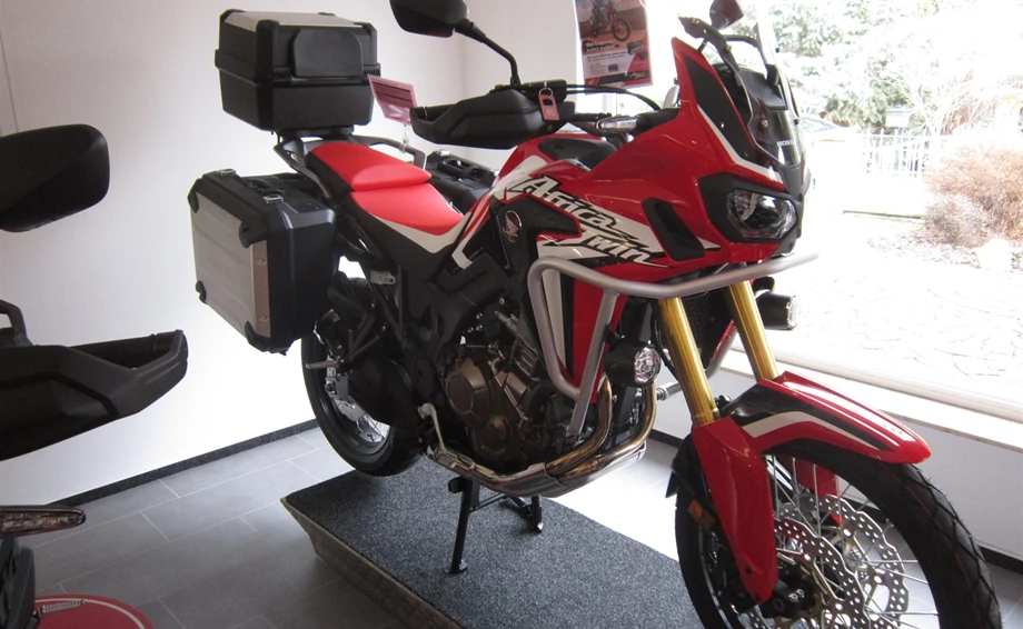 Rebuilt motorbike Honda CRF1000L Africa Twin Bild 10: Rebuilt motorbike Honda CRF1000L Africa Twin