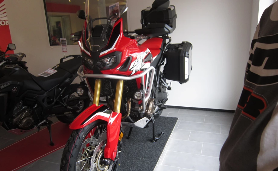 Rebuilt motorbike Honda CRF1000L Africa Twin Bild 11: Rebuilt motorbike Honda CRF1000L Africa Twin