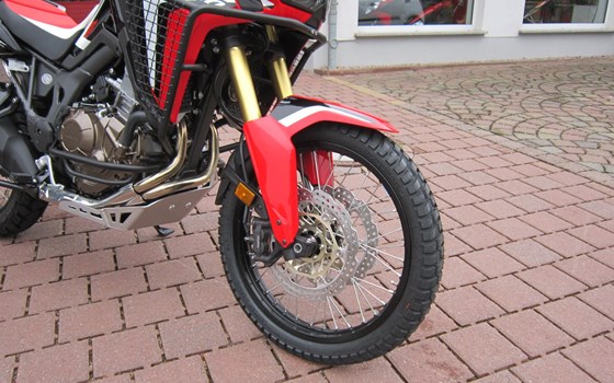 Umgebautes Motorrad Honda CRF1000L Africa Twin von Zweiradtechnik Jörg Schlieter - Bild 2 Umgebautes Motorrad Honda CRF1000L Africa Twin von Zweiradtechnik Jörg Schlieter - Bild 2