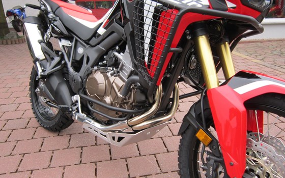 Umgebautes Motorrad Honda CRF1000L Africa Twin von Zweiradtechnik Jörg Schlieter - Bild 4 Umgebautes Motorrad Honda CRF1000L Africa Twin von Zweiradtechnik Jörg Schlieter - Bild 4