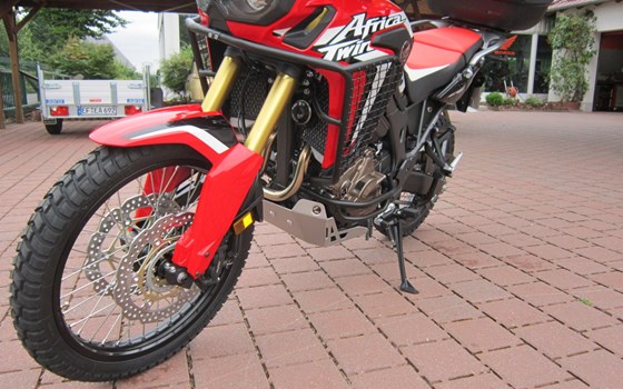Umgebautes Motorrad Honda CRF1000L Africa Twin von Zweiradtechnik Jörg Schlieter - Bild 5 Umgebautes Motorrad Honda CRF1000L Africa Twin von Zweiradtechnik Jörg Schlieter - Bild 5