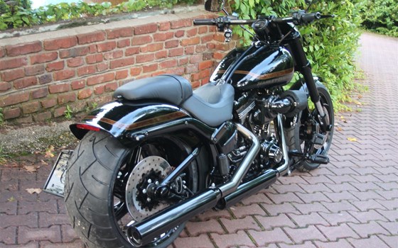 Umgebautes Motorrad Harley-Davidson CVO Breakout FXSBSE von X-Trem Custombikes - Bild 2 Umgebautes Motorrad Harley-Davidson CVO Breakout FXSBSE von X-Trem Custombikes - Bild 2