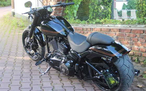 Umgebautes Motorrad Harley-Davidson CVO Breakout FXSBSE von X-Trem Custombikes - Bild 25 Umgebautes Motorrad Harley-Davidson CVO Breakout FXSBSE von X-Trem Custombikes - Bild 25