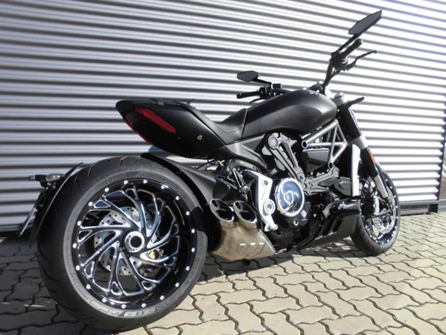 Umbgebautes Motorrad Ducati XDiavel Bild 3: Umbgebautes Motorrad Ducati XDiavel
