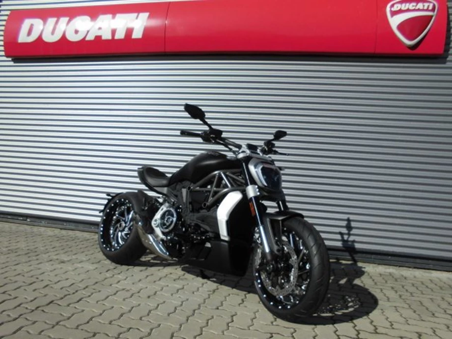 Umbgebautes Motorrad Ducati XDiavel Bild 8: Umbgebautes Motorrad Ducati XDiavel