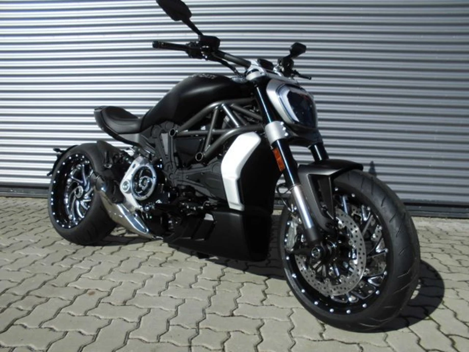 Umbgebautes Motorrad Ducati XDiavel Bild 9: Umbgebautes Motorrad Ducati XDiavel