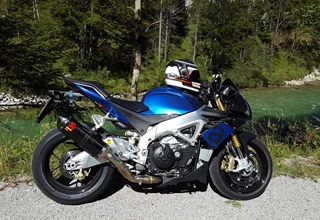 Aprilia Tuono V4 1100 RR Aprilia Tuono V4 1100 RR