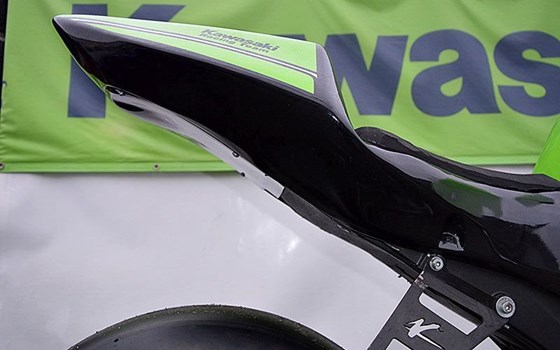 Umgebautes Motorrad Kawasaki ZX-10 von Kawasaki Hamburg - Bild 5