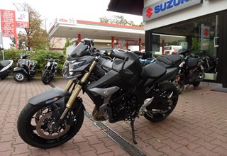 Suzuki GSR 750