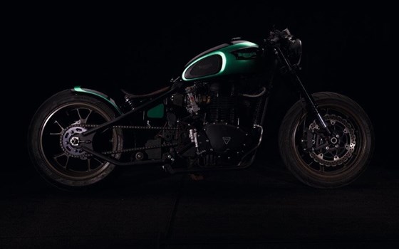 Umgebautes Motorrad Triumph Bonneville Bobber von Klingenberger Kehl GbR - Bild 1 Umgebautes Motorrad Triumph Bonneville Bobber von Klingenberger Kehl GbR - Bild 1