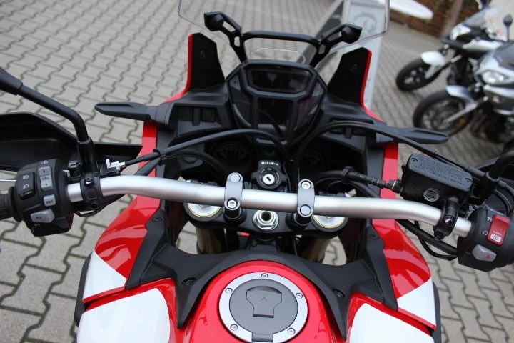Umbgebautes Motorrad Honda CRF1000L Africa Twin Bild 20: Umbgebautes Motorrad Honda CRF1000L Africa Twin