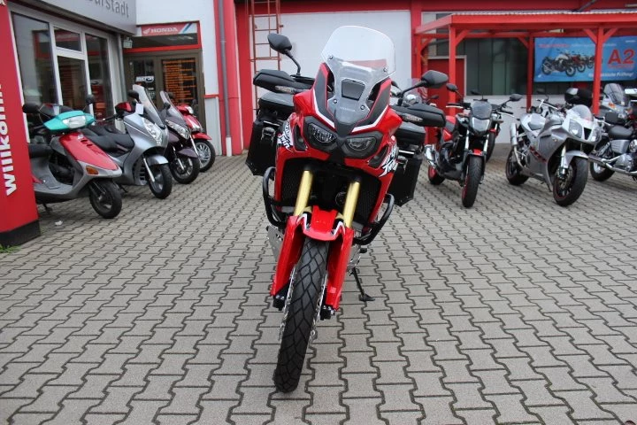 Umbgebautes Motorrad Honda CRF1000L Africa Twin Bild 3: Umbgebautes Motorrad Honda CRF1000L Africa Twin