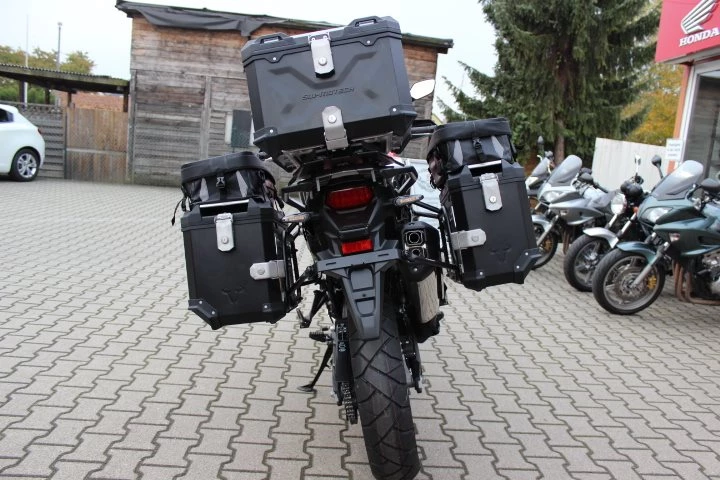 Umbgebautes Motorrad Honda CRF1000L Africa Twin Bild 4: Umbgebautes Motorrad Honda CRF1000L Africa Twin