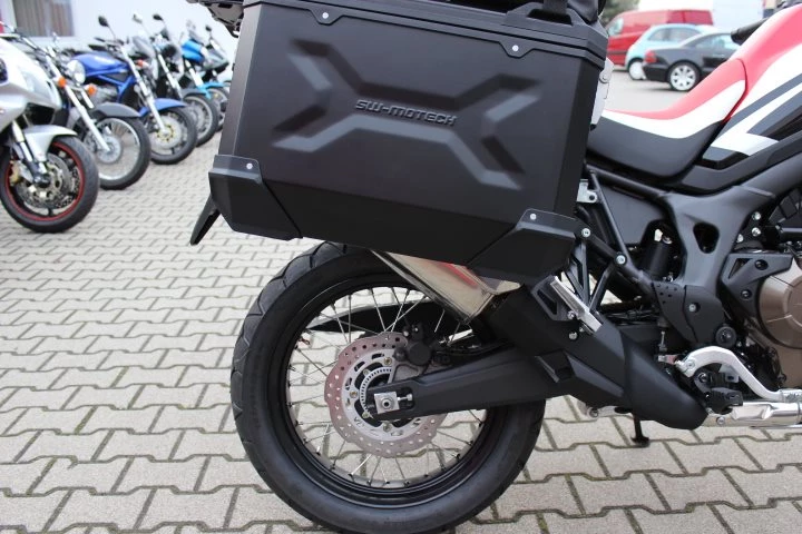 Umbgebautes Motorrad Honda CRF1000L Africa Twin Bild 7: Umbgebautes Motorrad Honda CRF1000L Africa Twin