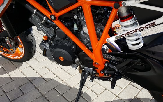 Umgebautes Motorrad KTM 1290 Super Duke R von motoroox GmbH - Bild 4 Umgebautes Motorrad KTM 1290 Super Duke R von motoroox GmbH - Bild 4