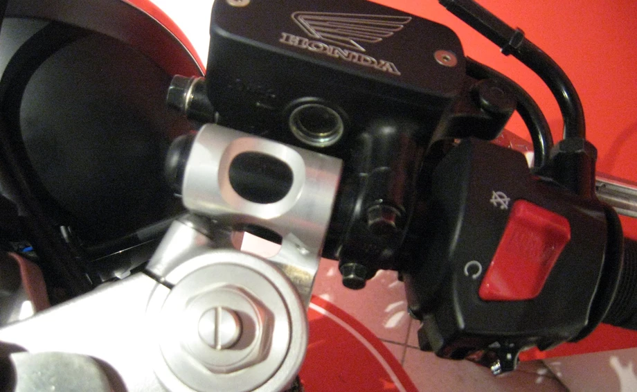 Umbgebautes Motorrad Honda CB 1100 Bild 10: Umbgebautes Motorrad Honda CB 1100